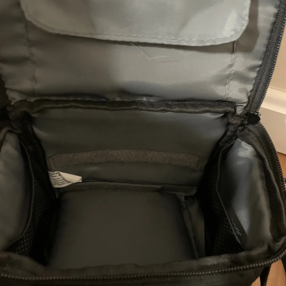 EDDIE BAUER CAMERA, CAMCORDER OR TRAVEL BAG WITH SHOULDER STRAP CLASSIC